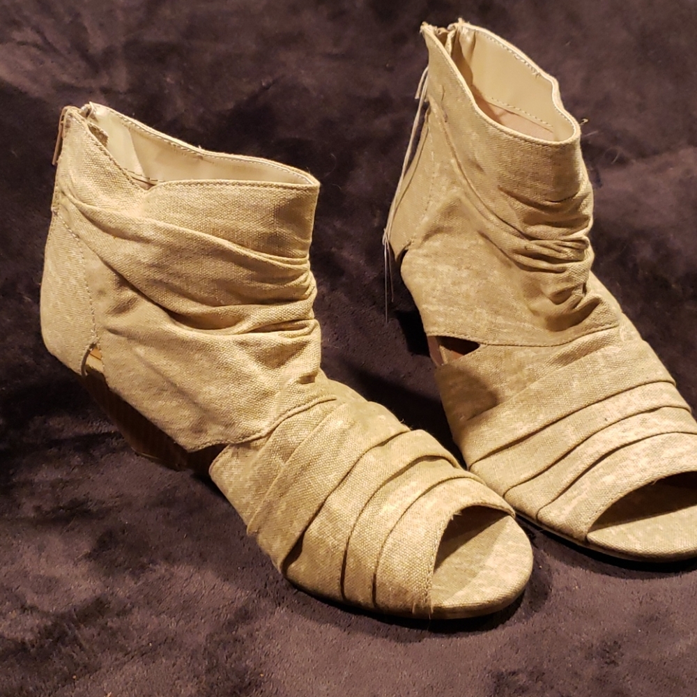 Khaki wedges NWT